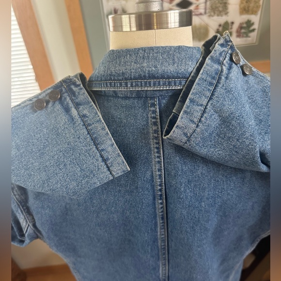 Vintage 1980’s (shoulder pads!) Liz Claiborne denim blazer in size 8 - Picture 4 of 10